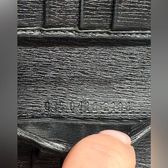 Gucci Black Leather Wallet Crossbody - Silver GG Buckle -
Silver Chain Strap - Picture 5 of 12